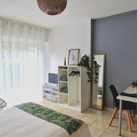 A Mi-Chemin Apartment Vannes Bagian luar foto