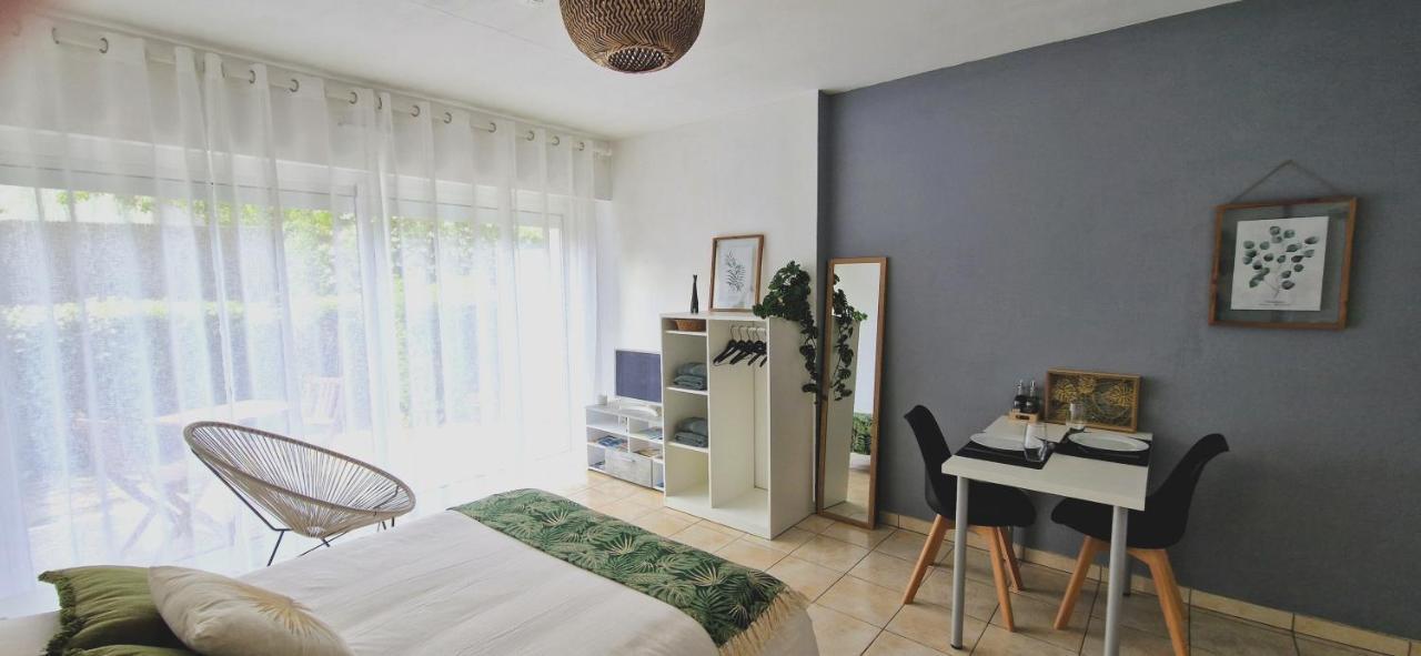 A Mi-Chemin Apartment Vannes Bagian luar foto