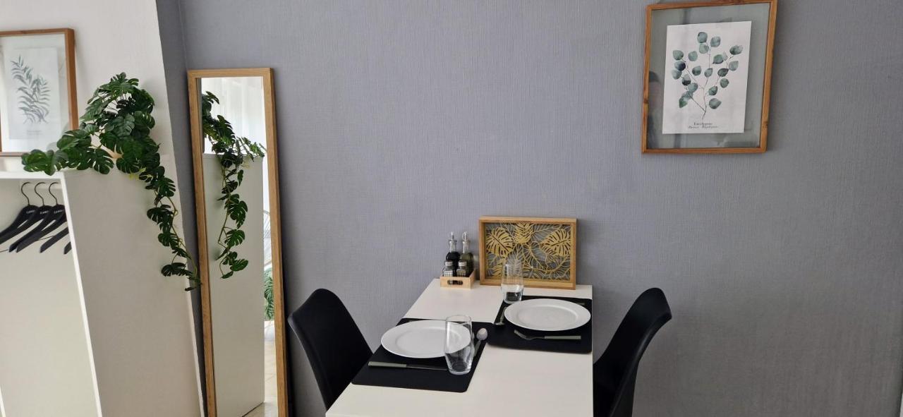 A Mi-Chemin Apartment Vannes Bagian luar foto